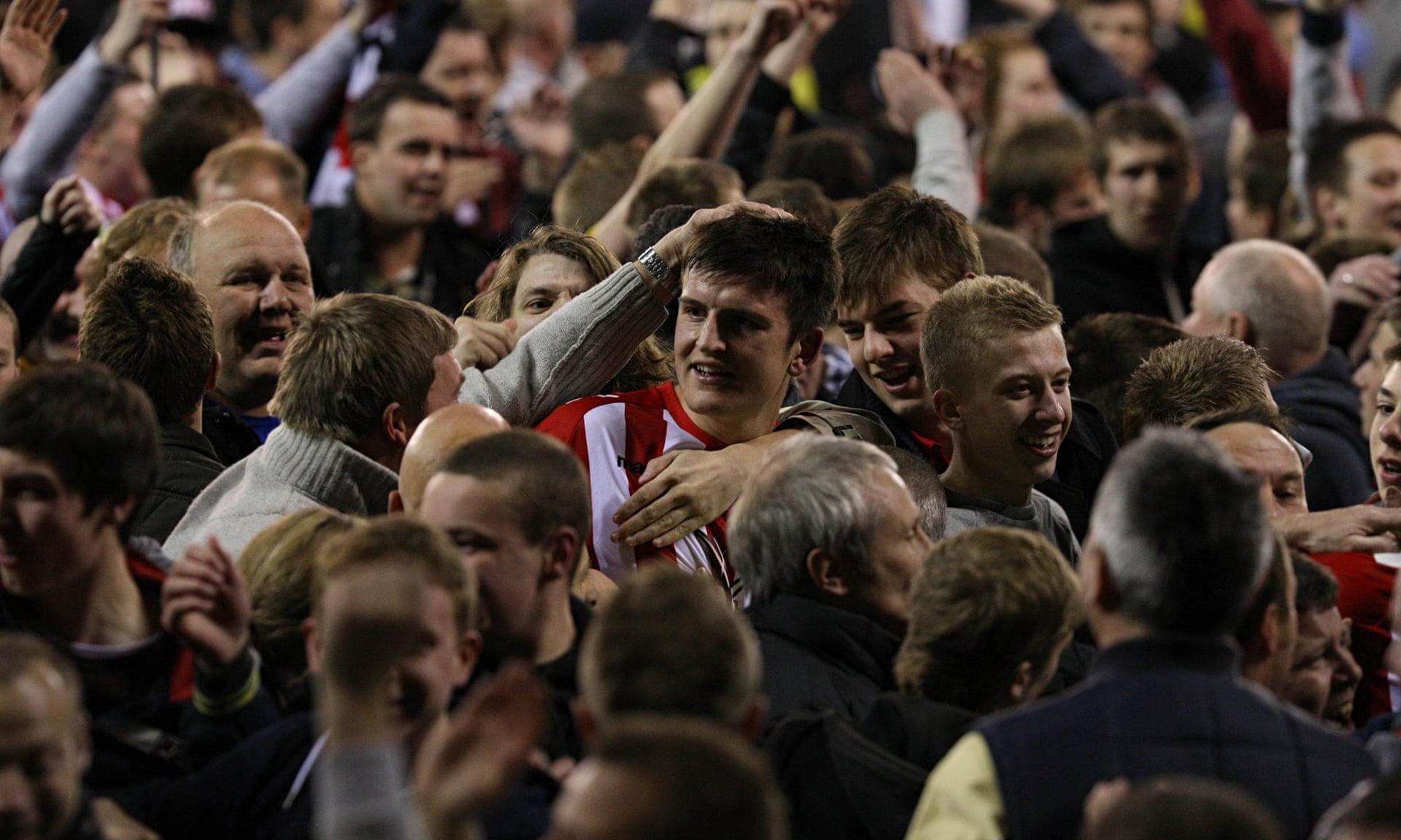 欢迎新队友？霍伊伦点赞罗马诺“HWG”曼联签下谢什科的帖子.