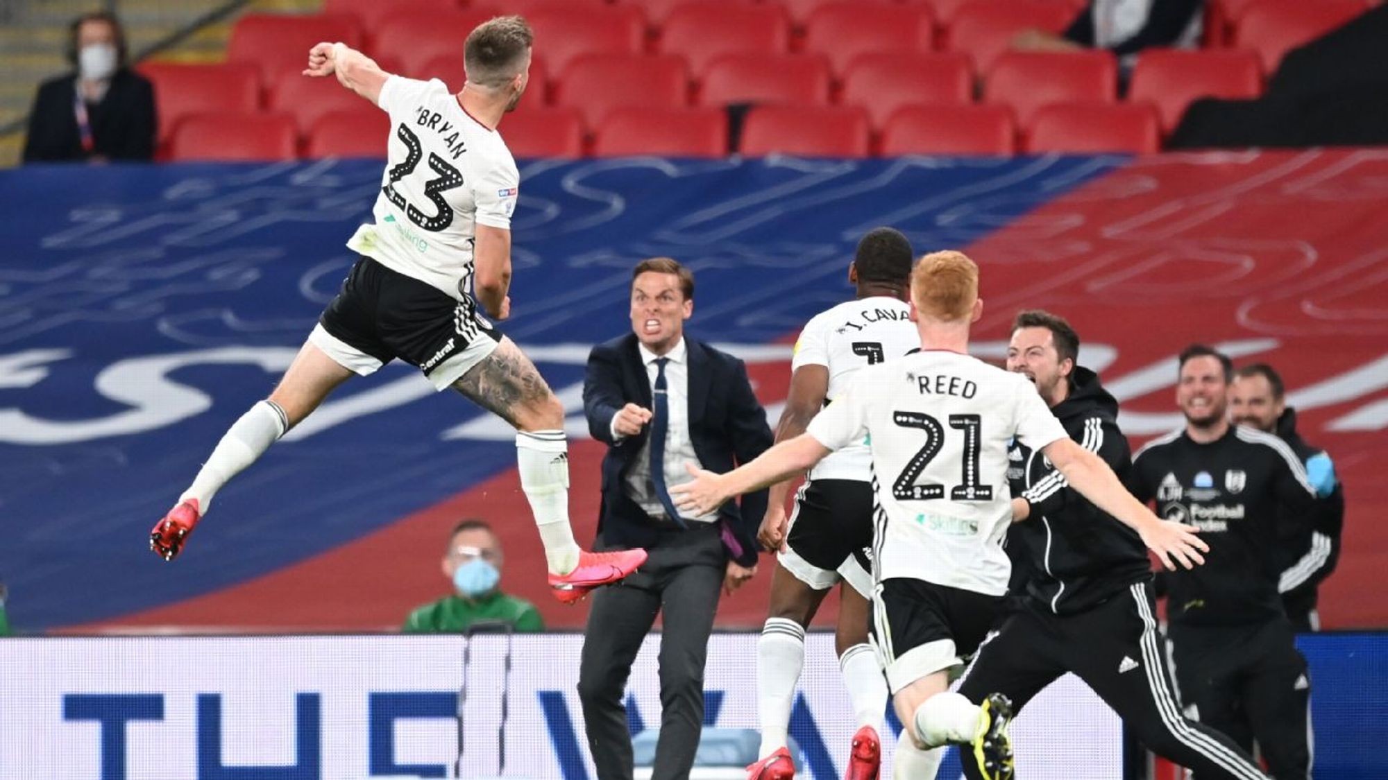 官方：阿森纳旧将帕尔特伊自由身加盟黄潜，双方签约1个赛季.